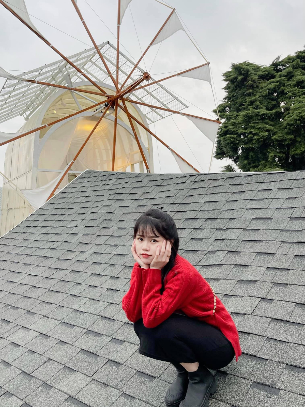 Bên cạnh đó, Huỳnh Anh cũng chia sẻ lại những khoảnh khắc đi du lịch khắp nơi bên cạnh công việc làm gia sư tiếng Anh của mình.