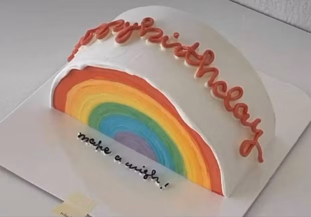 Không chỉ làm sai mẫu, chủ tiệm bánh sinh nhật còn nói rằng "400k mà đòi hỏi"...