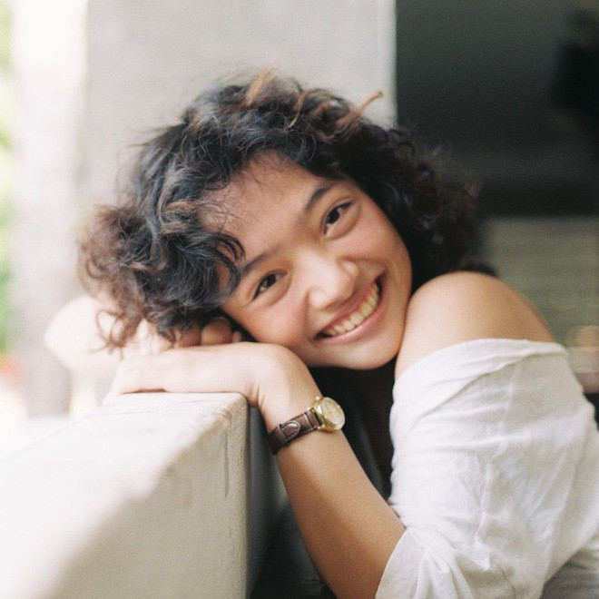 Trước khi trở nên năng động và chất lừ với mái tóc ngắn như hiện tại, Khazsak từng có thời gian để tóc dài.