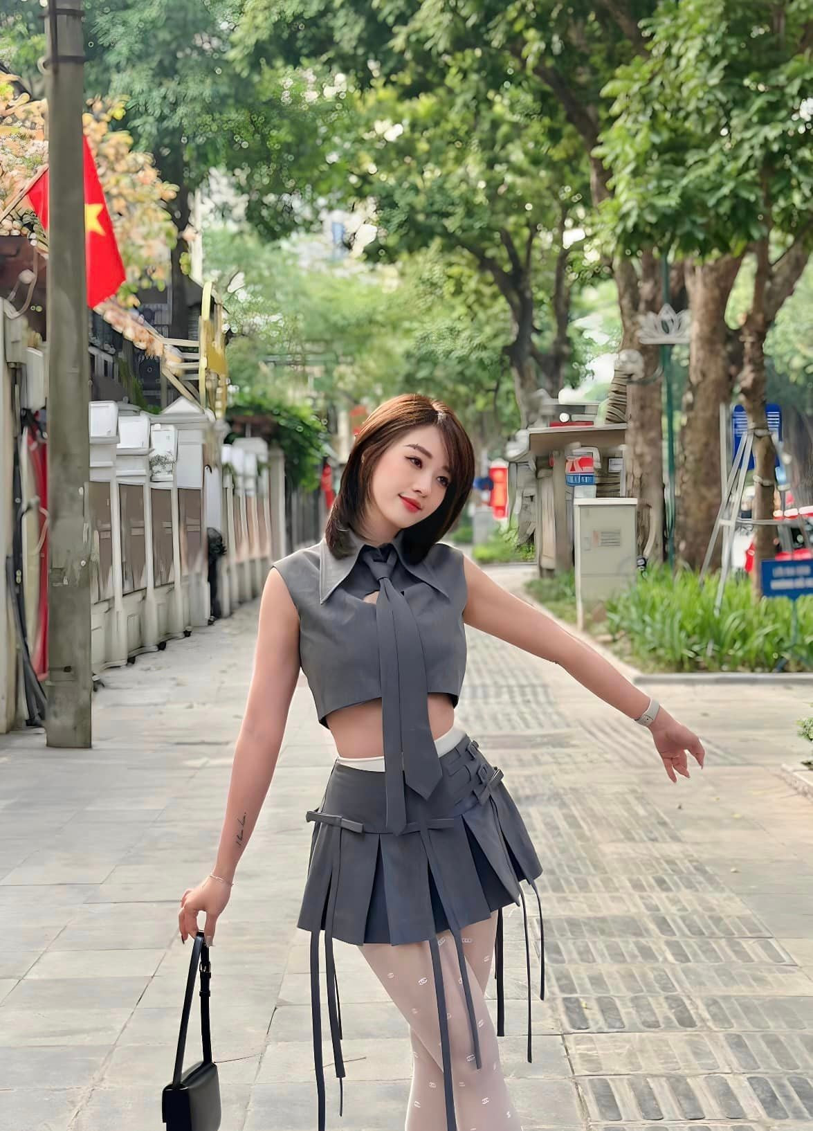 Dù bận rộn với công việc nhưng người đẹp Hà thành này vẫn duy trì được lối sống lành mạnh và niềm đam mê với thể thao, đặc biệt là tập gym.