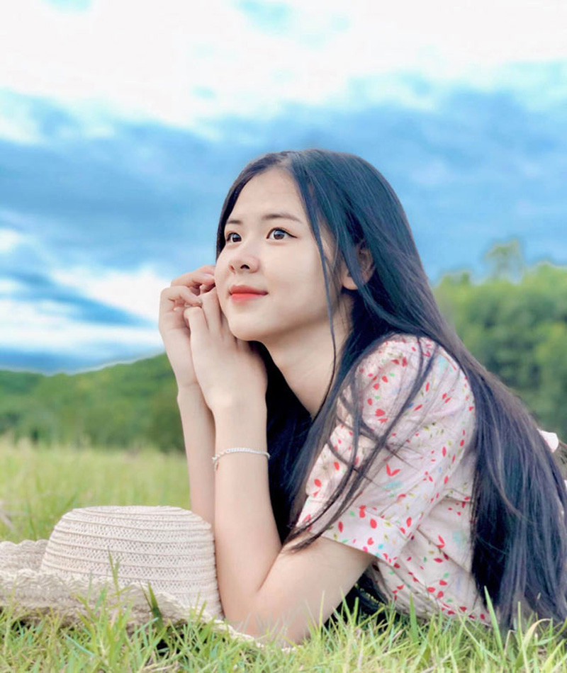 Trong thời gian đi học, cô từng giành thành tích Sinh viên 5 Tốt năm học 2021-2022; Học sinh giỏi cấp Tỉnh Nghệ An năm 2020 môn Hóa Học…