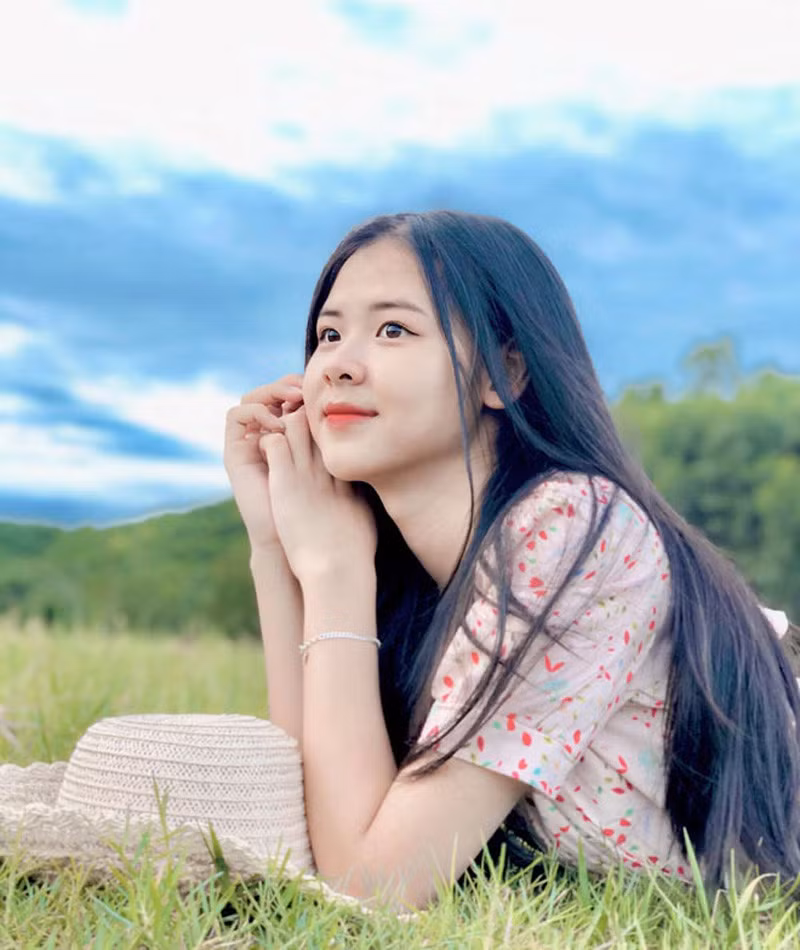 Trong thời gian đi học, cô từng giành thành tích Sinh viên 5 Tốt năm học 2021-2022; Học sinh giỏi cấp Tỉnh Nghệ An năm 2020 môn Hóa Học…