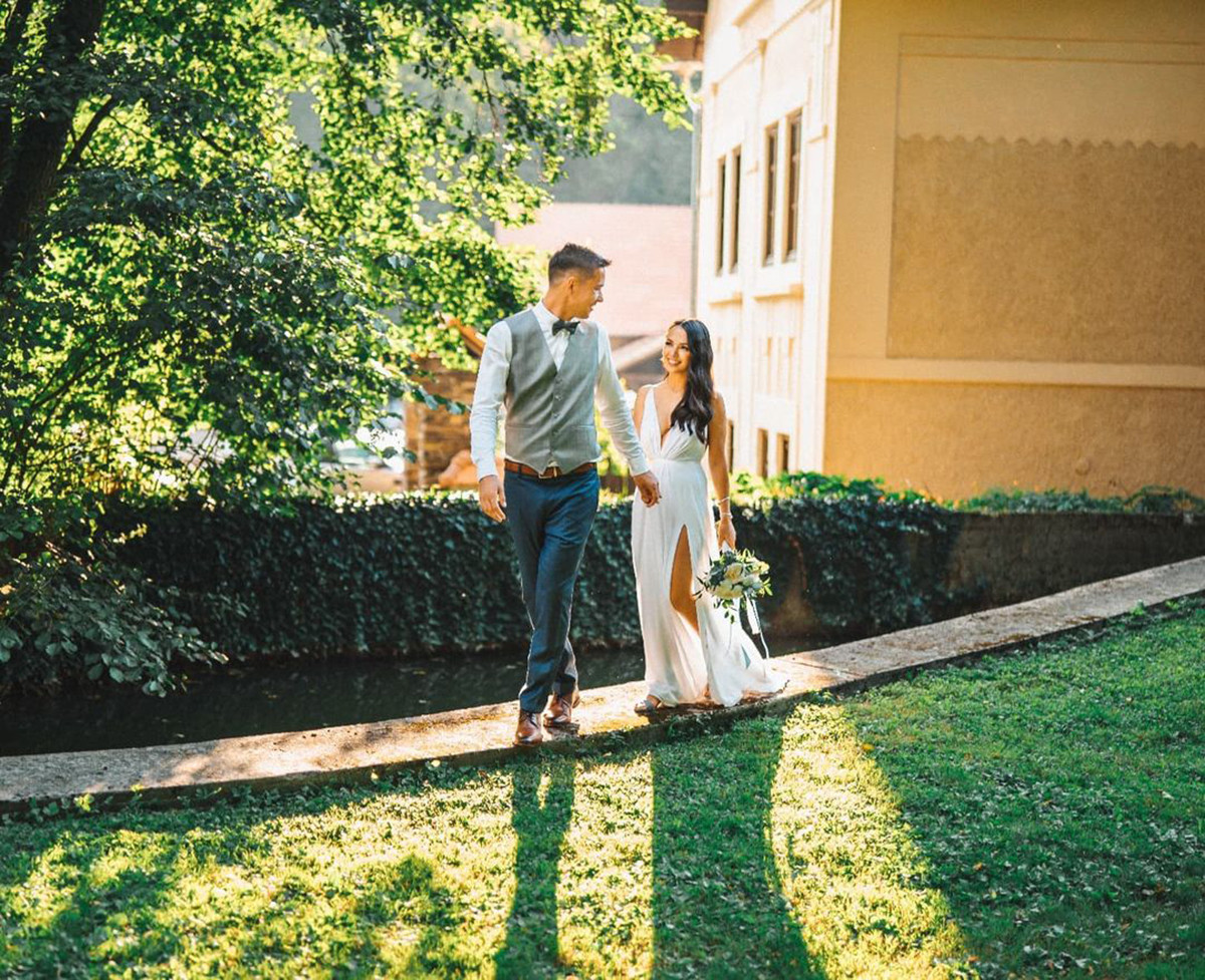 Trong thời gian rảnh, Filip thường xuyên cùng Aneta đi du lịch, trong đó có chuyến về Việt Nam hồi năm 2019. Và rồi chuyện gì đến cũng phải đến, Filip cầu hôn Aneta hồi tháng 12/2019. Một năm sau, hai người đón con trai đầu lòng.