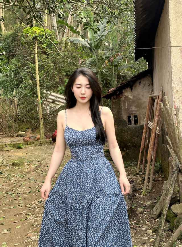 Những bức ảnh này không chỉ thể hiện vẻ đẹp tự nhiên mà còn khiến người xem cảm thấy "xốn xang" vì sự giản dị mà lại đầy lôi cuốn của Mỹ Duyên.