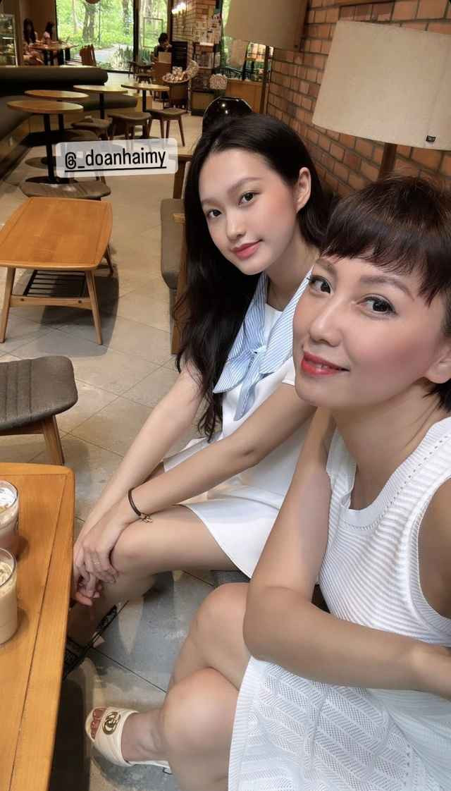 Mới đây, Doãn Hải My và mẹ để là bà Mai Đoàn cùng nhau đi chơi, khoe chung khung hình khiến dân tình xuýt xoa.