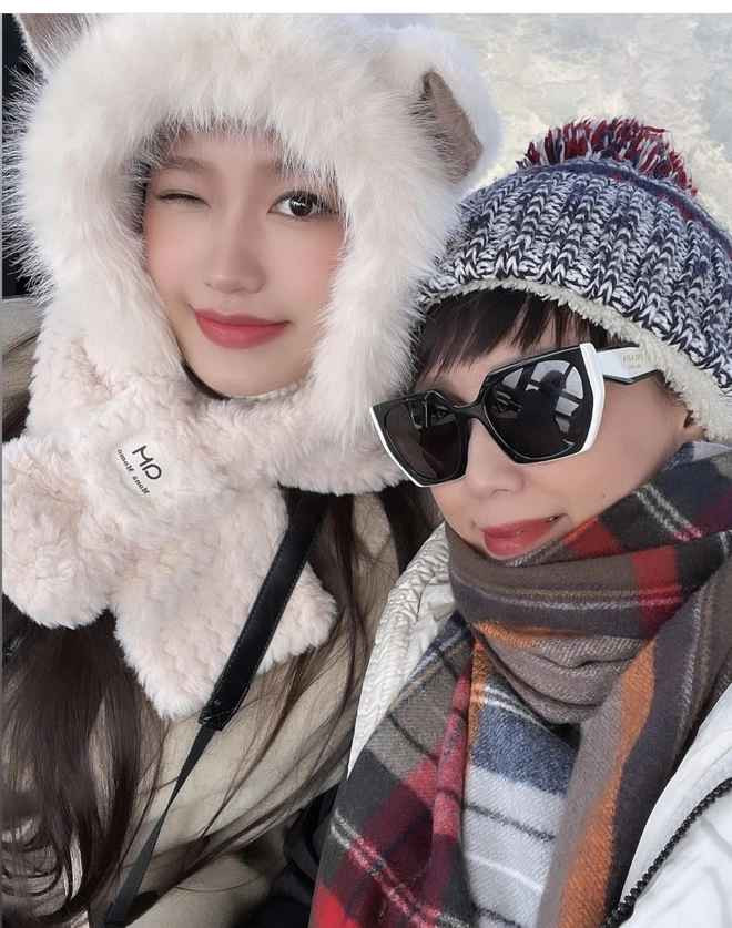 Từ ngày con gái đi lấy chồng, mẹ Doãn Hải My cũng thảnh thơi hơn trước khi thường xuyên tụ tập bạn bè, không ngần ngại khoe những khoảnh khắc vui vẻ đời thường trên MXH.