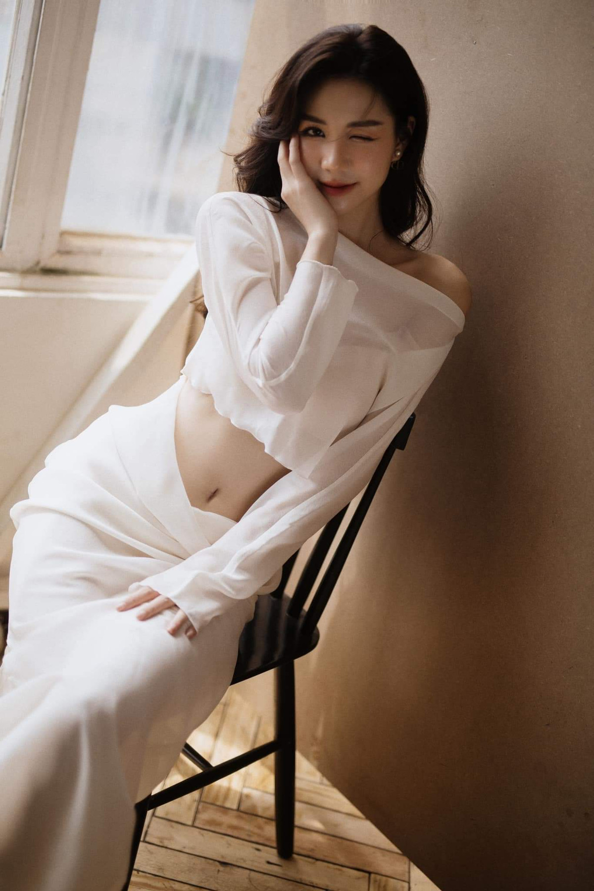 Với nhan sắc của mình đã giúp clip do Minh Phụng đăng tải thu về 2 triệu lượt xem trong 19 tiếng đồng hồ và nhận được hàng nghìn bình luận.