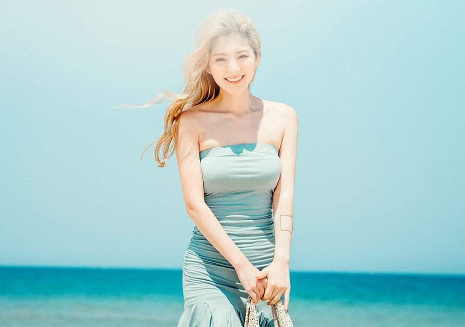 Bộ ảnh nào của người đẹp cũng rất bắt mắt và nhận được cả ngàn lượt yêu thích.