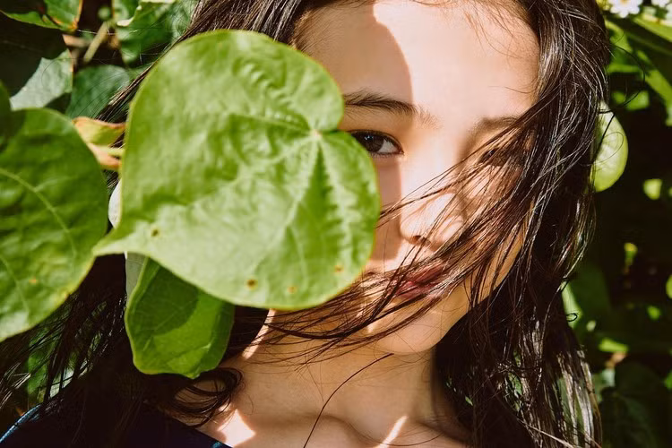 Fan cũng như cư dân mạng không ngừng tán thưởng nhan sắc rạng rỡ của hot girl lai Ella Gross khi dậy thì.