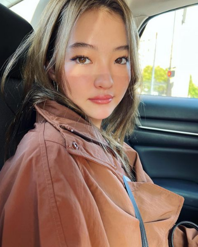 Nhiều ý kiến dự đoán Ella sẽ trở thành “bông hồng lai” nổi tiếng thế hệ mới tại làng giải trí.