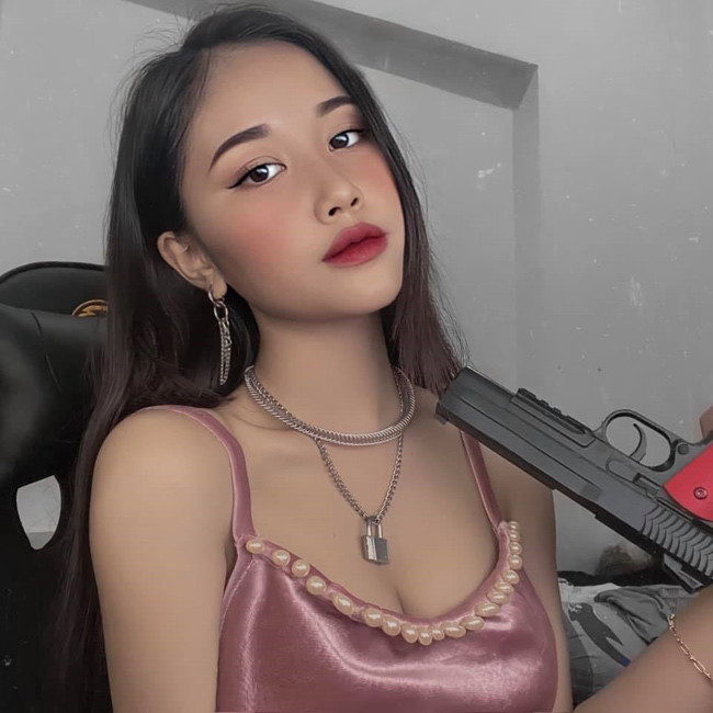 Tuy nhiên, Gia Thùy khẳng định, cô nàng luôn biết cách ăn mặc đúng môi trường, hoàn cảnh.