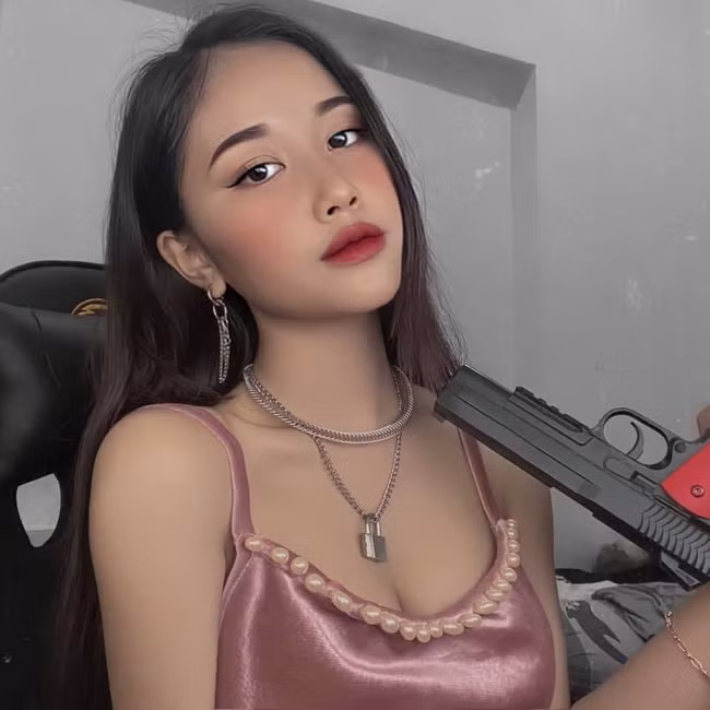 Tuy nhiên, Gia Thùy khẳng định, cô nàng luôn biết cách ăn mặc đúng môi trường, hoàn cảnh.