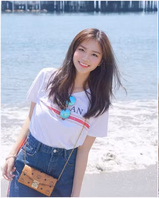 Thế nên nếu theo dõi Mai Diz từ khi mới nổi đến nay, hẳn nhiều người cũng nhận thấy sự thay đổi trong phong cách của cô nàng.