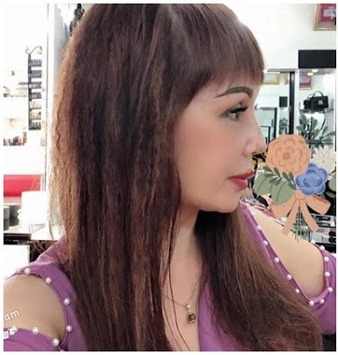 Tuy nhiên, theo một số ý kiến của dân mạng, nếu để ý kĩ đây hẳn chưa phải là nhan sắc thật của cô dâu 62 tuổi Cao Bằng mà đã qua xử lý bằng app chỉnh ảnh.