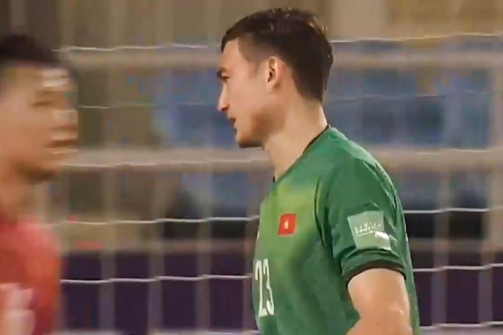 Nói đi phải nói lại, với tinh thần lăn xả hết mình trên sân và những nỗ lực không ngừng dù kém thế hơn Australia, các cầu thủ đội tuyển Việt Nam vẫn xứng đáng được ngợi khen.