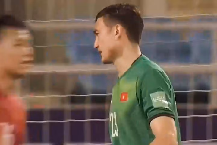 Nói đi phải nói lại, với tinh thần lăn xả hết mình trên sân và những nỗ lực không ngừng dù kém thế hơn Australia, các cầu thủ đội tuyển Việt Nam vẫn xứng đáng được ngợi khen.