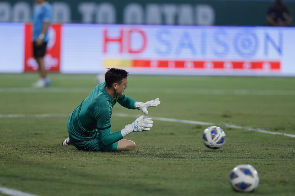 Đây là trận đấu đầu tiên của Đặng Văn Lâm trong màu áo đội tuyển Việt Nam sau 2 năm xa cách vì bệnh dịch và những lý do khác nhau.