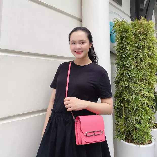 Chính bản thân bà mẹ trẻ cũng phải thừa nhận mang thai khiến thân hình cô to gấp đôi người khác.