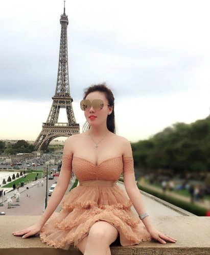 Âu Hà My được mệnh danh là cô giáo hot girl khi ngoại hình xinh đẹp, sống sang chảnh. Tên tuổi của nữ giảng viên gây chú ý nhiều hơn khi cô kết hôn với nam đạo diễn/cựu hot boy trường ĐH Sân khấu Điện ảnh Nguyễn Trọng Hưng.