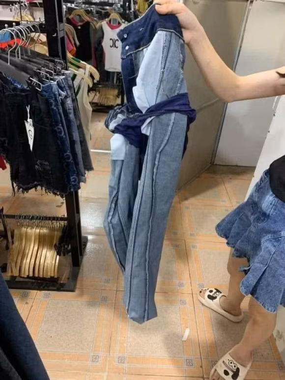 Vao shop quan ao thu do, co gai khien nhan vien ngao ngan