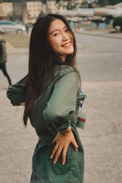 Được biết suốt 12 năm liền Hải My đều là học sinh giỏi, không chỉ có vậy, 3 năm cấp 3, cô nàng liên tục đạt điểm tổng kết môn Văn cao nhất khối. Cô nàng còn thành thạo piano, có năng khiếu vẽ, hát, múa từ nhỏ, cô cũng đạt 7.0 kỳ thi IELTS và thành thạo giao tiếp tiếng Trung.