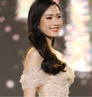 Không khó để nhận thấy khuôn mặt của Hải My trong ảnh tự đăng thon gọn hơn nhiều, nhan sắc và khí chất cũng hơn hẳn vài phần.