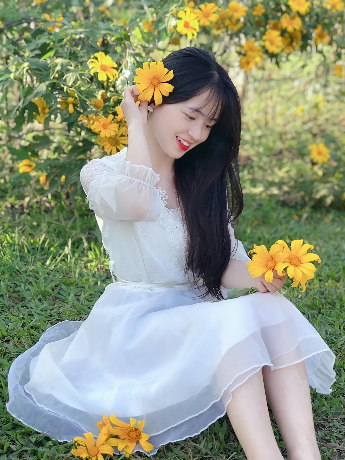 Năm 2019, gái xinh này tham dự "Liên hoan quốc tế sân khấu thử nghiệm lần thứ IV", xuất sắc giành Huy chương Bạc với vở diễn "Cô đồng".