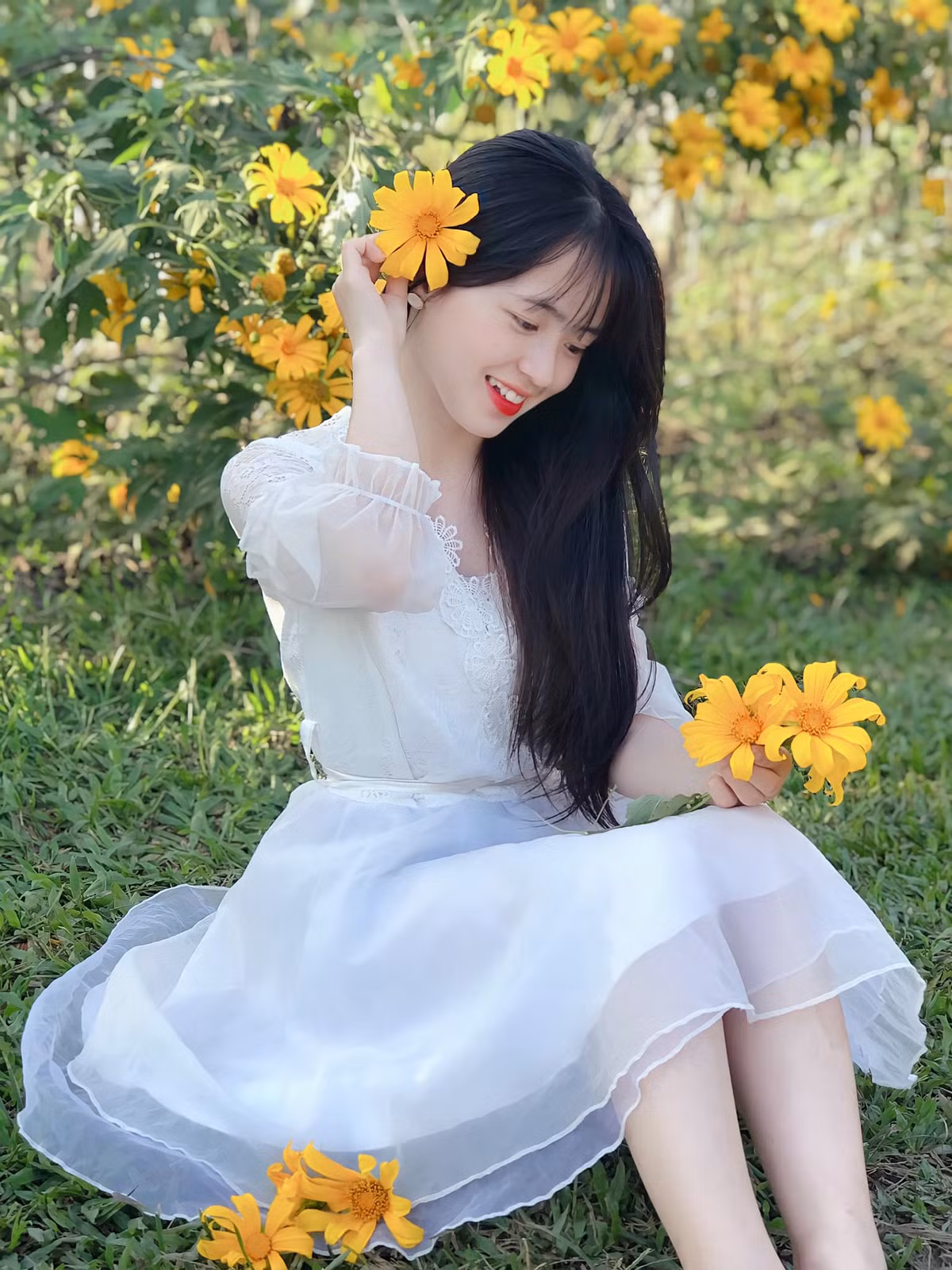 Năm 2019, gái xinh này tham dự "Liên hoan quốc tế sân khấu thử nghiệm lần thứ IV", xuất sắc giành Huy chương Bạc với vở diễn "Cô đồng".