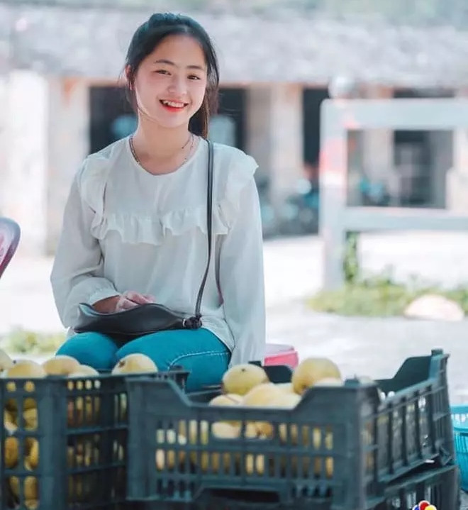 Sau đó, Vàng Thị Sinh còn được lựa chọn làm Gương mặt đại diện thương hiệu cho "Lễ hội hoa tam giác mạch" tỉnh Hà Giang năm 2018.