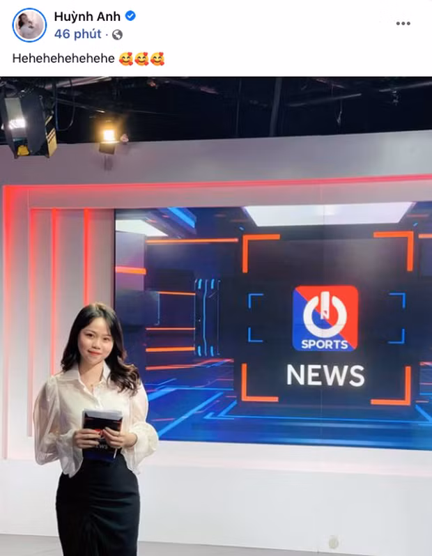 Bo cu Quang Hai gay xon xao khoe anh tro thanh MC the thao