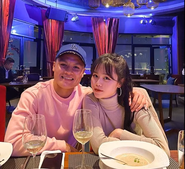 Huỳnh Anh đính kèm "caption" cười đầy ẩn ý: "Hehehe"