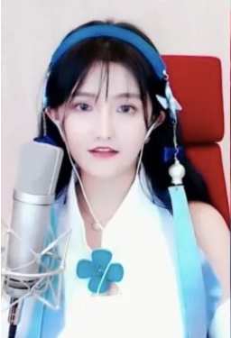 Tuy nhiên, trong môt lần vô tình để mất filter làm đẹp, Guazza đã vô tình lộ nhan sắc thật ngay trên sóng.