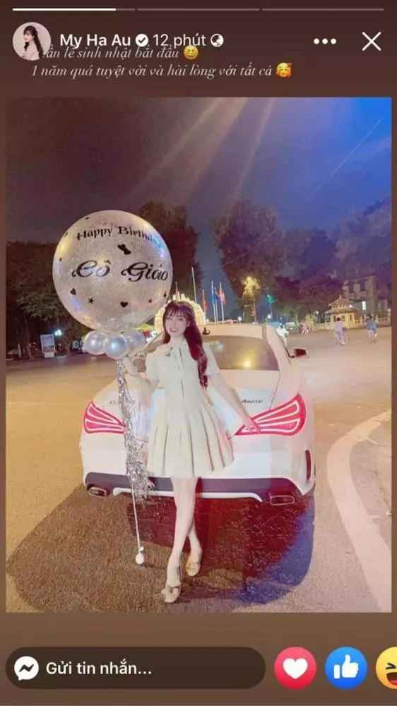 Ở một số khoảnh khắc, Âu Hà My còn tạo dáng với chiếc nhẫn kim cương mô hình cỡ lớn.