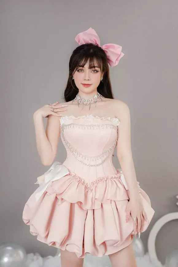 Mới đây trên trang cá nhân, Âu Hà My đã tung bộ ảnh ngọt ngào nhân dịp sinh nhật.