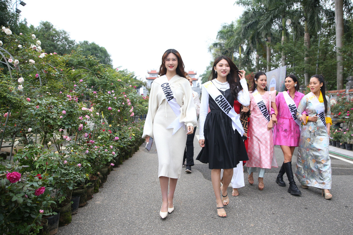 Dàn Hoa hậu Du lịch thế giới khoe sắc festival hoa Mê Linh - Hình 11 Dan Hoa hau Du lich the gioi khoe sac festival hoa Me Linh-Hinh-11