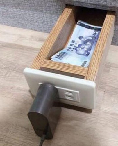 Chỗ nguy hiểm nhất là chỗ an toàn nhất để các ông chồng giấu quỹ đen.