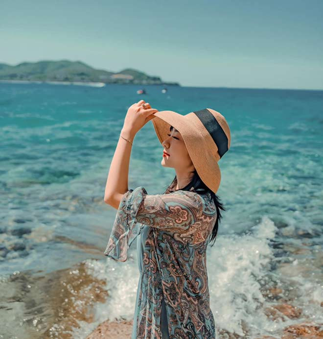 Minh Phương từng học ngành Sư phạm Tiểu học tại trường Đại học Thủ đô. Sau khi ra trường, cô giáo trẻ xin vào công tác tại trường Tiểu học Phương Liệt (Hà Nội), giảng dạy từ lớp 1 đến lớp 5.