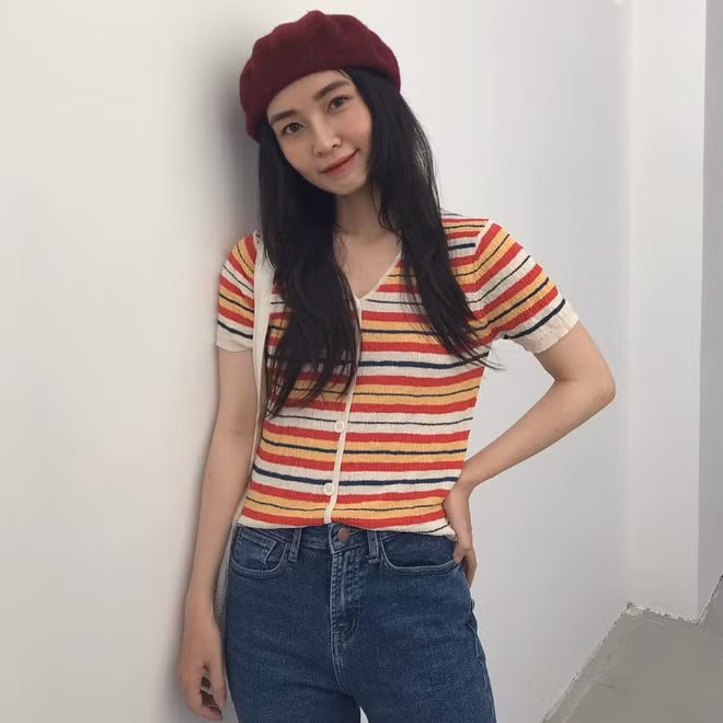 Bên cạnh những thương hiệu thời trang nổi tiếng, thời gian gần đây hội chị em có một sở thích mới đó là diện đồ si với giá thành rẻ những vẫn đẹp chẳng kém fashionista. Điển hình như cô bạn có tên Phạm Minh Tâm - gái xinh từng gây sốt với BST hơn 20 chiếc áo blazer giá 30.000 đồng.