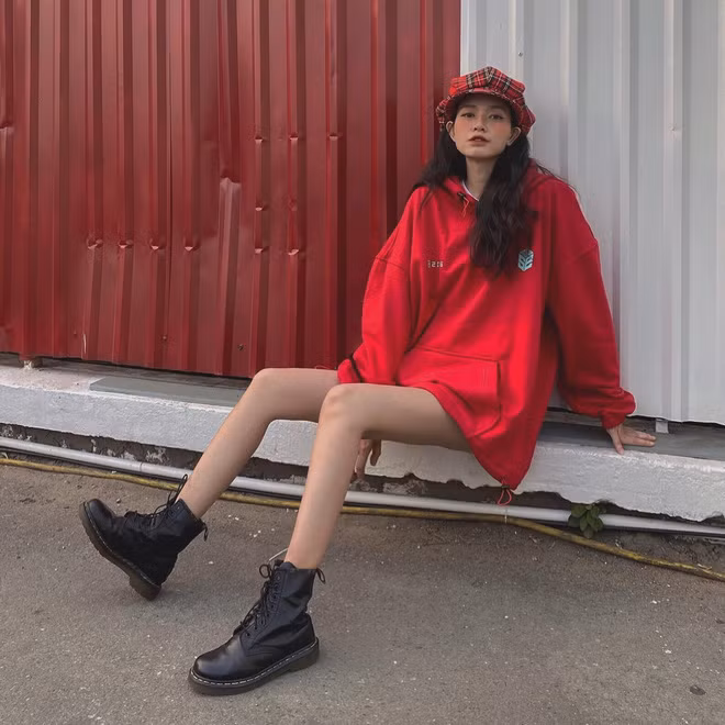 Việc bắt trend cực kỳ đơn giản với Minh Tâm bởi cô thường xuyên tham khảo các kênh thời trang rồi đi mua những món tương tự.