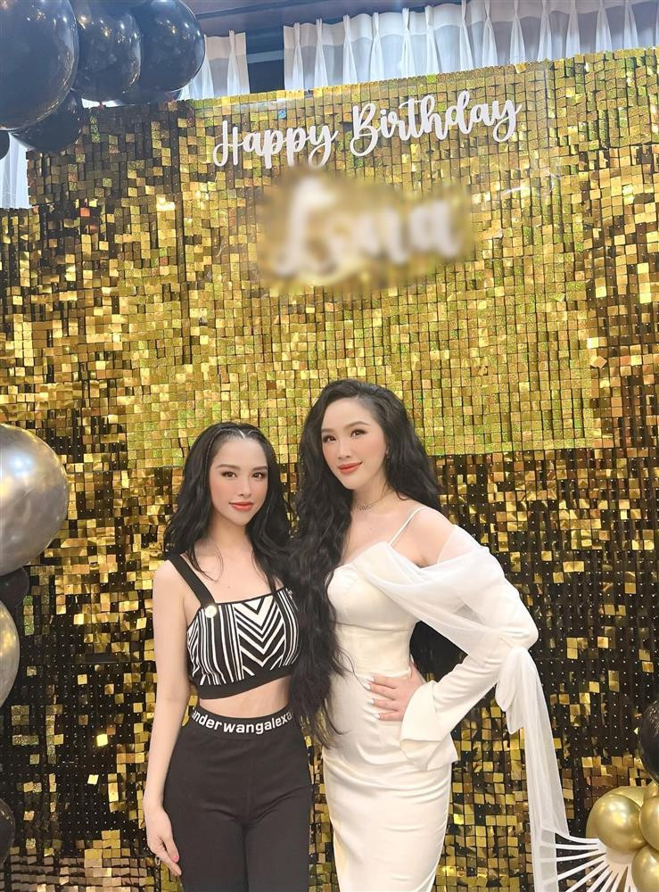 Trang Pilla tên thật Đỗ Thị Thùy Trang (SN 1994), vốn nổi tiếng là người phụ nữ xinh đẹp, một doanh nhân thành đạt tại Sài Gòn.