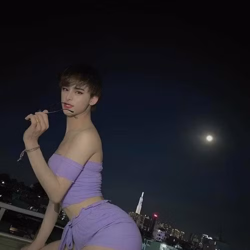 "Ủng hộ anh nha. Em biết con người thật của anh rất ấm áp, dễ thương. Anh chỉ muốn làm cho mọi người thấy vui nhưng mà nhiều khi nó hơi quá thôi. Nói chung vẫn quý anh" hay "Chỉ cần Bo làm nhiều nội dung phù hợp thì ai cũng sẽ yêu quý, tôn trọng Bo"... là những bình luận dân mạng để lại dưới đoạn clip của Trần Đức Bo.