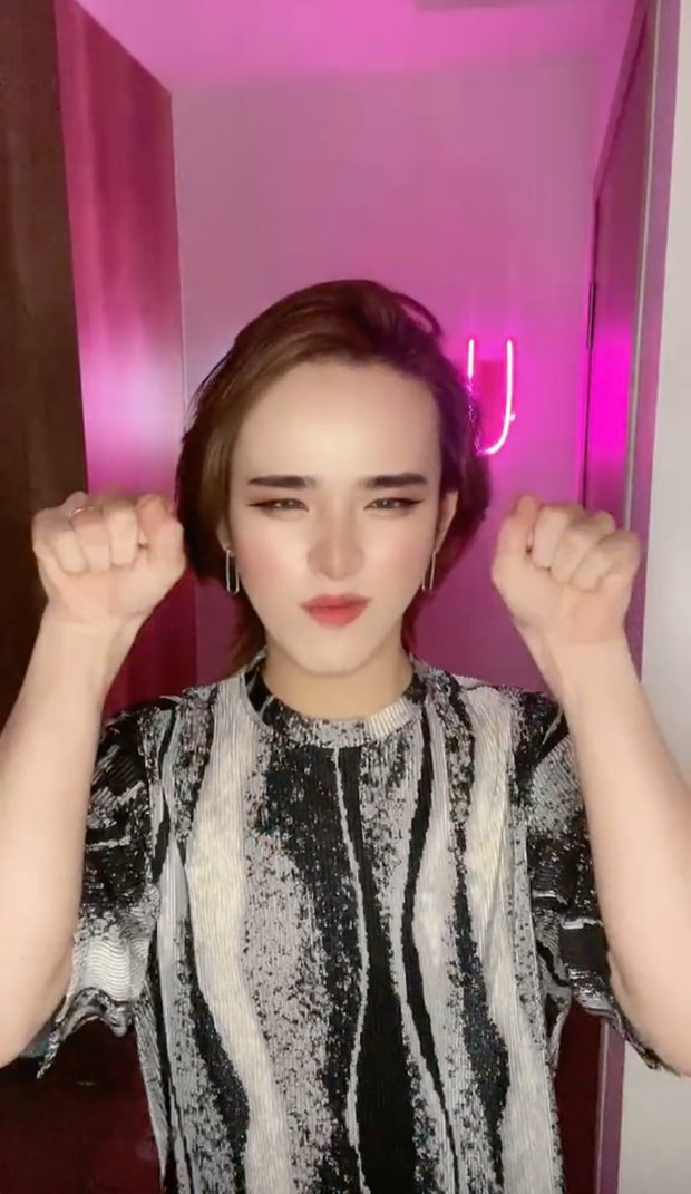 Hồi cuối tháng 2/2021, tài khoản TikTok hơn 1 triệu người theo dõi của thảm họa mạng Trần Đức Bo bất ngờ bay màu. Ở thời điểm đó anh chàng đã tuyên bố dứt tình với nền tảng này và có phần im hơi lặng tiếng hơn.