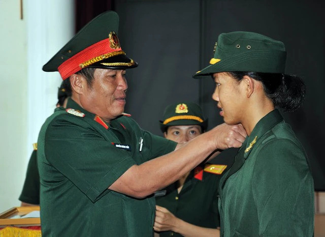 Dưới phần bình luận, dân mạng thi nhau để lại bình luận khen ngợi nữ kình ngư của thể thao Việt Nam. Có người cho rằng Ánh Viên là người thích hợp nhất để chốt lại trào lưu "flex" rầm rộ những ngày qua bởi tài năng cũng như độ nổi tiếng của cô nàng.