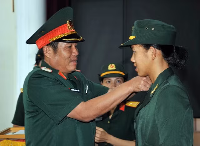 Dưới phần bình luận, dân mạng thi nhau để lại bình luận khen ngợi nữ kình ngư của thể thao Việt Nam. Có người cho rằng Ánh Viên là người thích hợp nhất để chốt lại trào lưu "flex" rầm rộ những ngày qua bởi tài năng cũng như độ nổi tiếng của cô nàng.