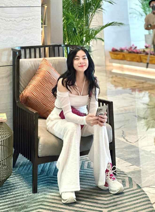 Hiện tại, Leang Theara đã có gia đình nhỏ với chồng và 3 con.