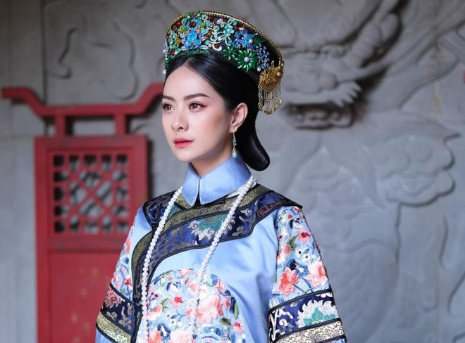 Được biết Leang Theara năm nay 33 tuổi, là một nữ doanh nhân có tiếng ở Campuchia. Trang cá nhân của cô đang có 92k người theo dõi.