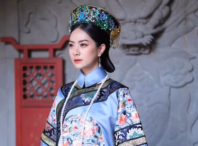 Được biết Leang Theara năm nay 33 tuổi, là một nữ doanh nhân có tiếng ở Campuchia. Trang cá nhân của cô đang có 92k người theo dõi.