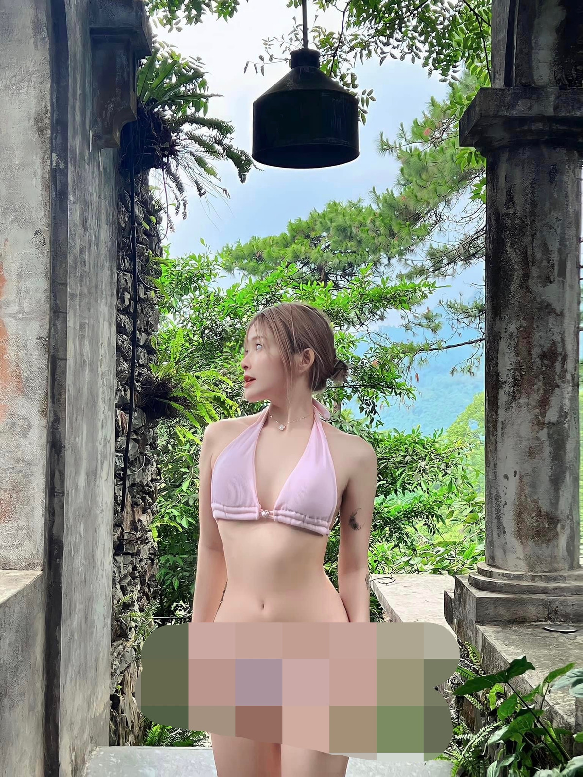 Ở tuổi 20, Chao tự tin mặc thoáng, khoe body của mình trên mạng xã hội. Dưới phần bình luận, netizen dành nhiều lời khen cho bộ ảnh của rich kid 2k3.