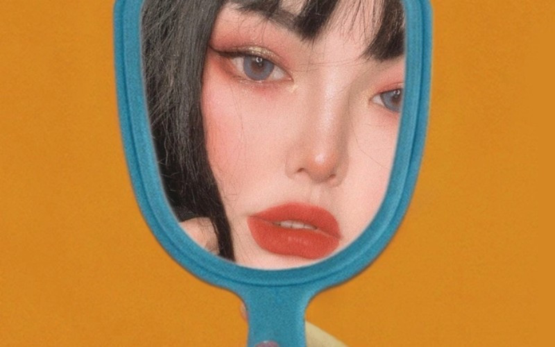 Sau đó, Tuyết Di đăng tải trên trang cá nhân dòng trạng thái đáp trả phản ứng tiêu cực của cộng đồng mạng. Cụ thể, cô viết: "Đừng quá quan tâm vào vấn đề thân phận của tôi. Tôi chính là tôi, là một trinh nữ phong trần".