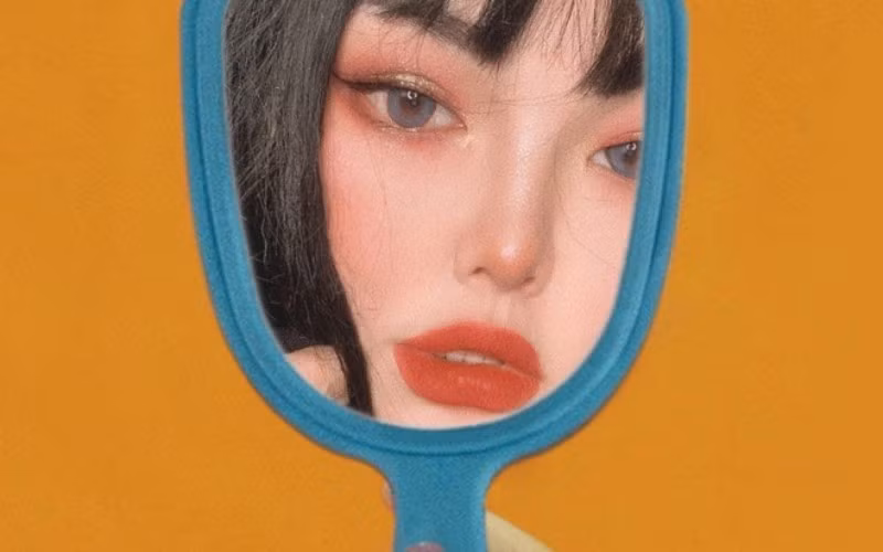 Sau đó, Tuyết Di đăng tải trên trang cá nhân dòng trạng thái đáp trả phản ứng tiêu cực của cộng đồng mạng. Cụ thể, cô viết: "Đừng quá quan tâm vào vấn đề thân phận của tôi. Tôi chính là tôi, là một trinh nữ phong trần".